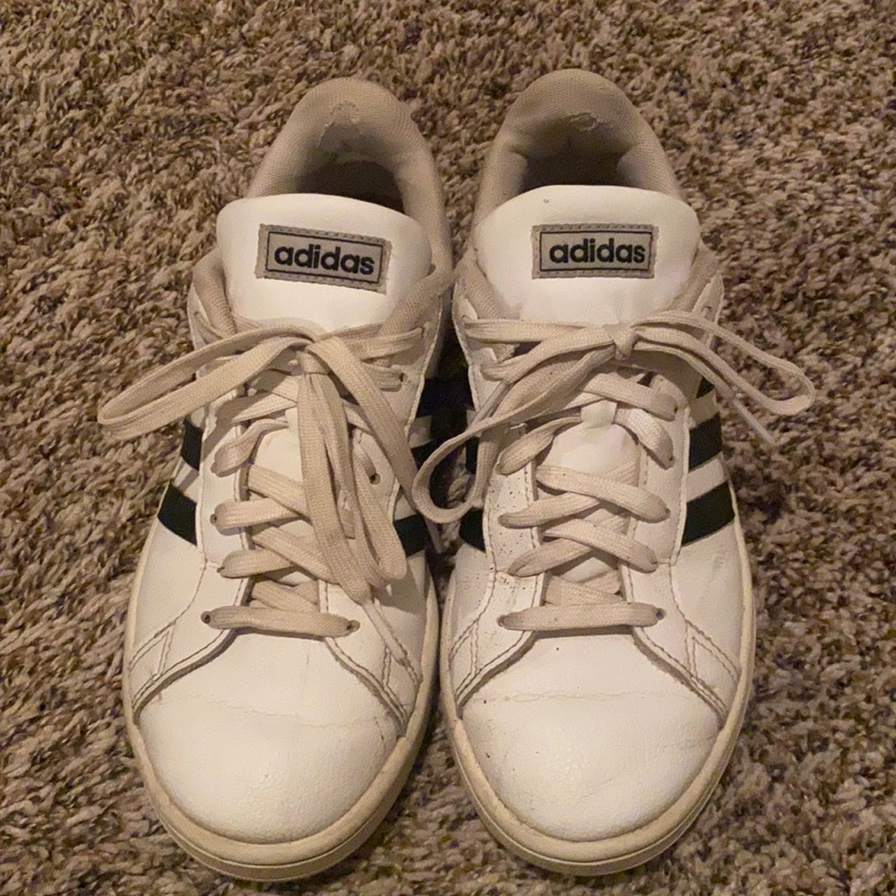 Adidas woman classic tennis shoes . Used good condition
